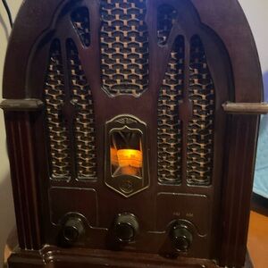Vintage Cathedral Wooden AM/FM Radio